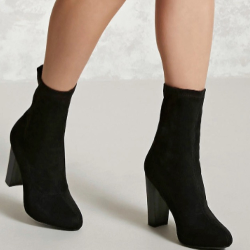 FOREVER 21 Black Stretchy Chunky Heel Sock Boots 5.5 NWOT